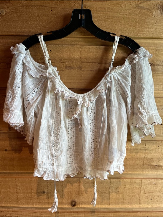 Free People Tops - FREE PEOPLE - Feminine white Cropped Cotton Lace off the shoulder top w ruffles